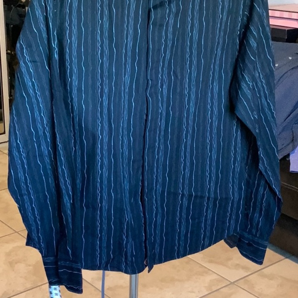 Large Shirt - Picture 3 of 4